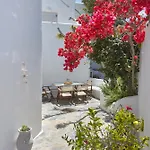 Yades House Paros Appartamento