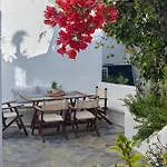 Yades House Paros 나오우사